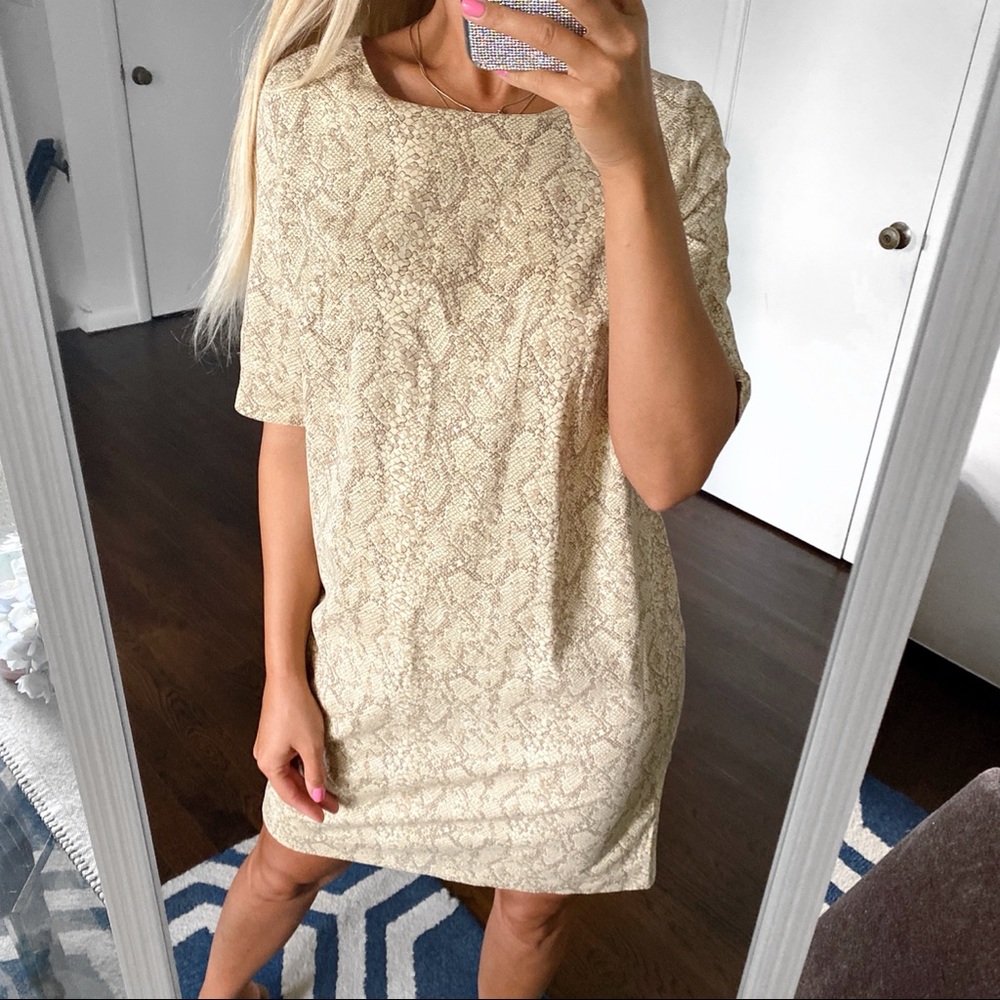 🍂 BEIGE SNAKESKIN PRINT SHORT SLEEVE DRESS!